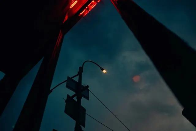 Streetlight at Night, photographic, dark-mode, dark