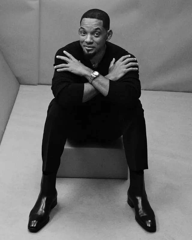 Black and White Portrait of a Man in a Suit, monochrome, photographic, monochrome