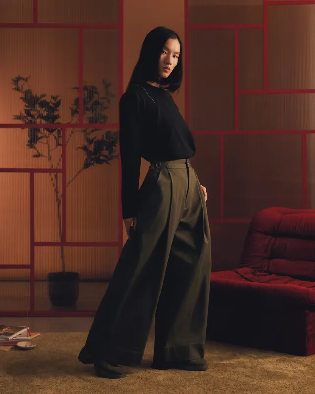 Fashion Editorial Portrait, minimal, luxury, dark