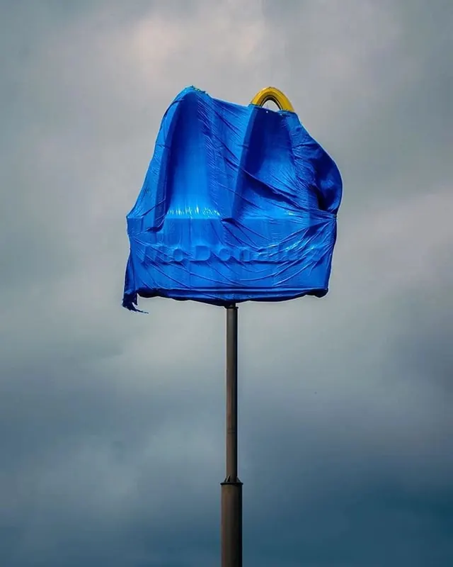 Blue Umbrella Mockup, 3d-render, playful, vibrant