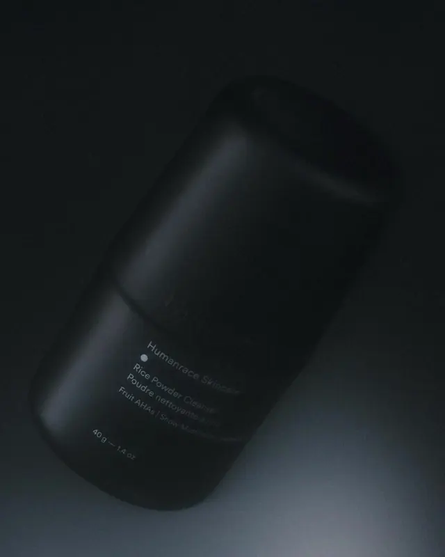 Minimalist Skincare Packaging Mockup, minimal, luxury, dark