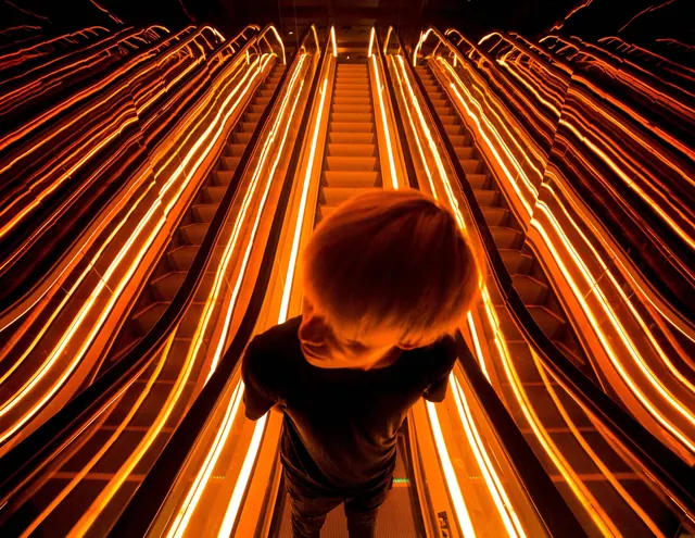 Child in Light Tunnel, abstract, 3d-render, dark