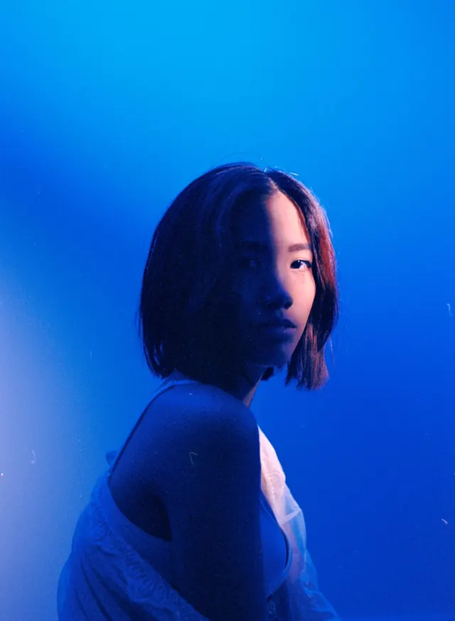 Underwater Portrait, photographic, minimal, cool