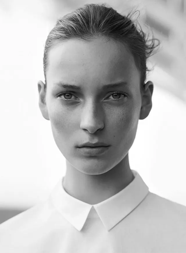 Monochrome Portrait of a Woman, minimal, monochrome, monochrome