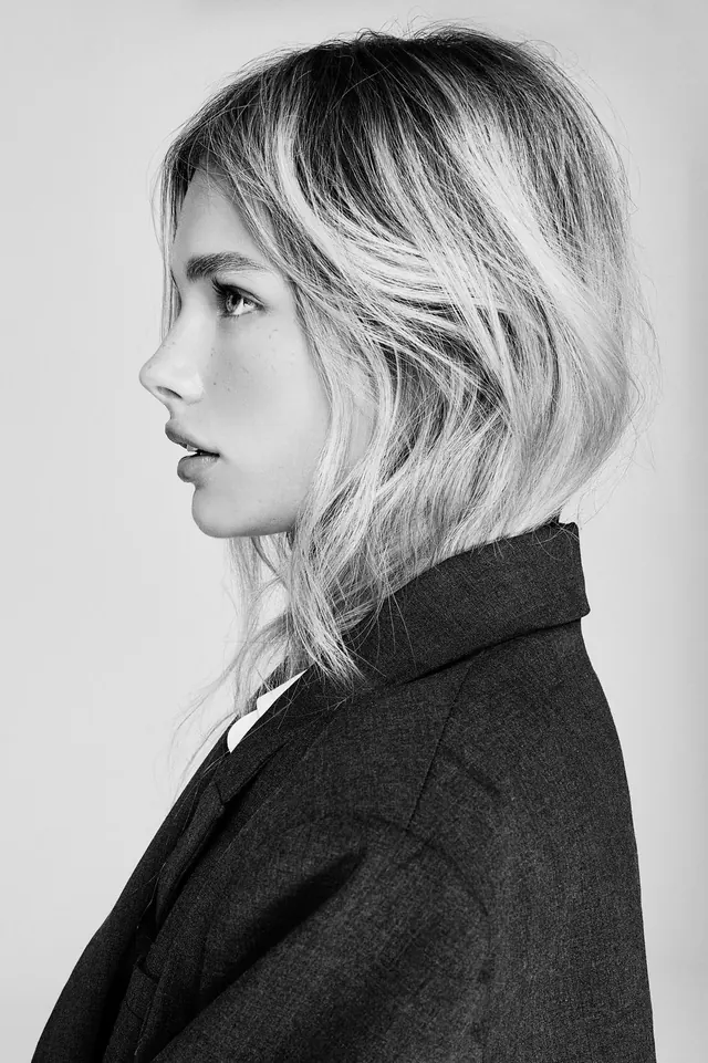 Monochrome Portrait of a Woman, monochrome, photographic, monochrome