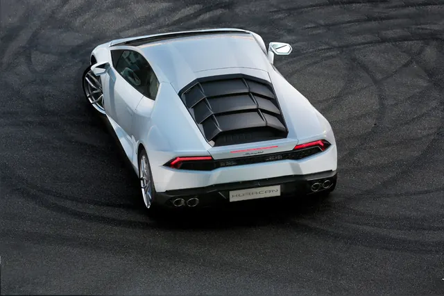 Futuristic Concept Car Render, luxury, technical, dark