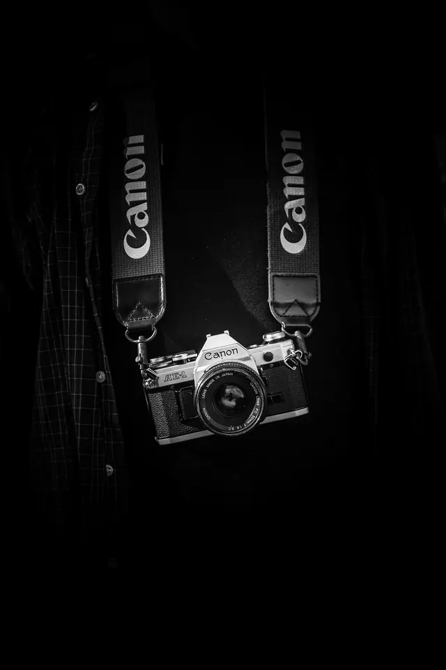 Canon Camera Product Mockup, dark-mode, monochrome, dark