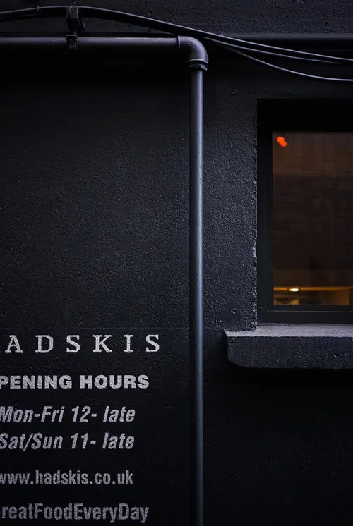 Dark Mode Signage Design, minimal, dark-mode, dark