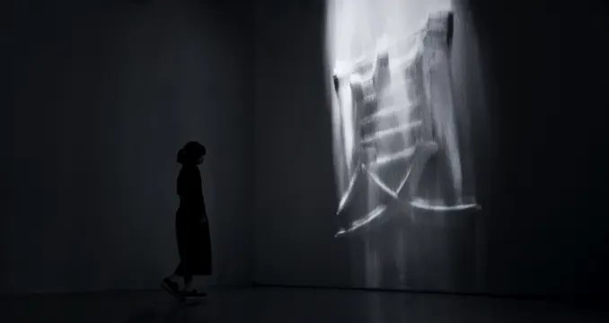 Silhouette and Light Projection, minimal, monochrome, dark
