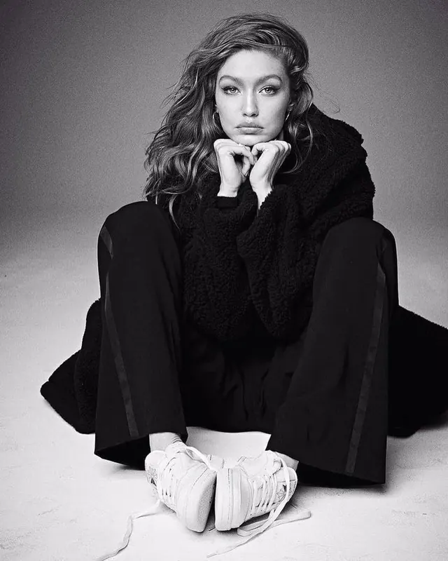 Monochrome Fashion Portrait, monochrome, luxury, monochrome