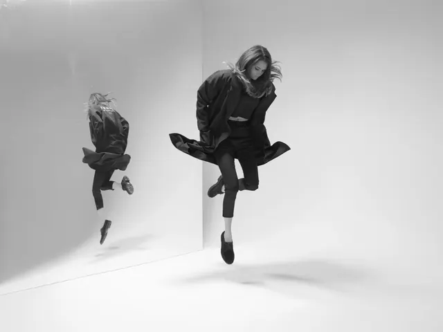 Floating Figures in Minimal Space, minimal, monochrome, monochrome