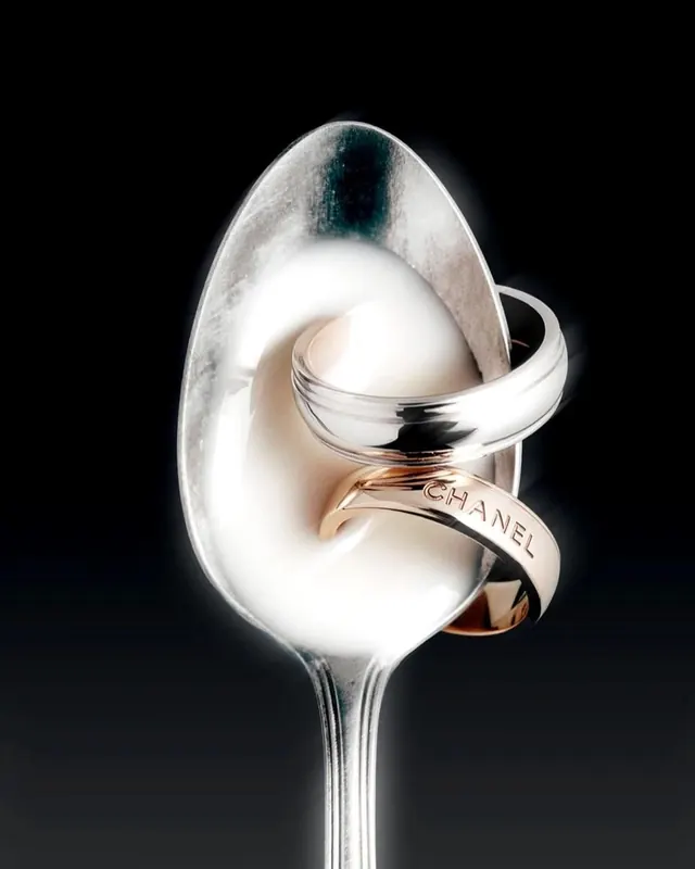 Abstract Metallic Sculpture, luxury, 3d-render, monochrome