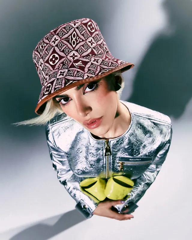 Futuristic Metallic Portrait, luxury, 3d-render, monochrome