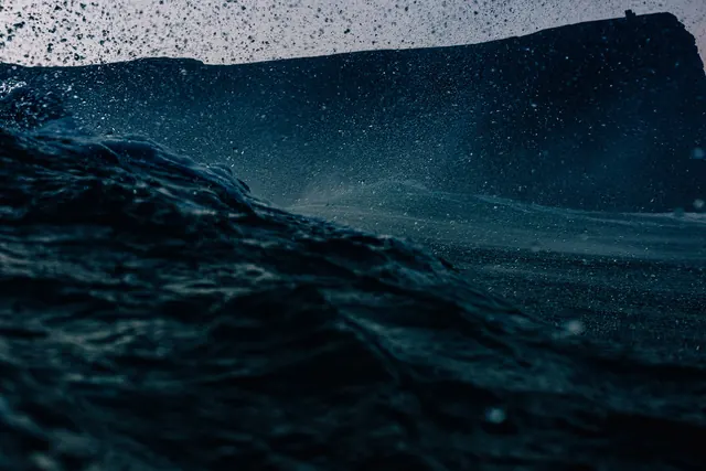 Dark Ocean Wave, photographic, dark-mode, dark