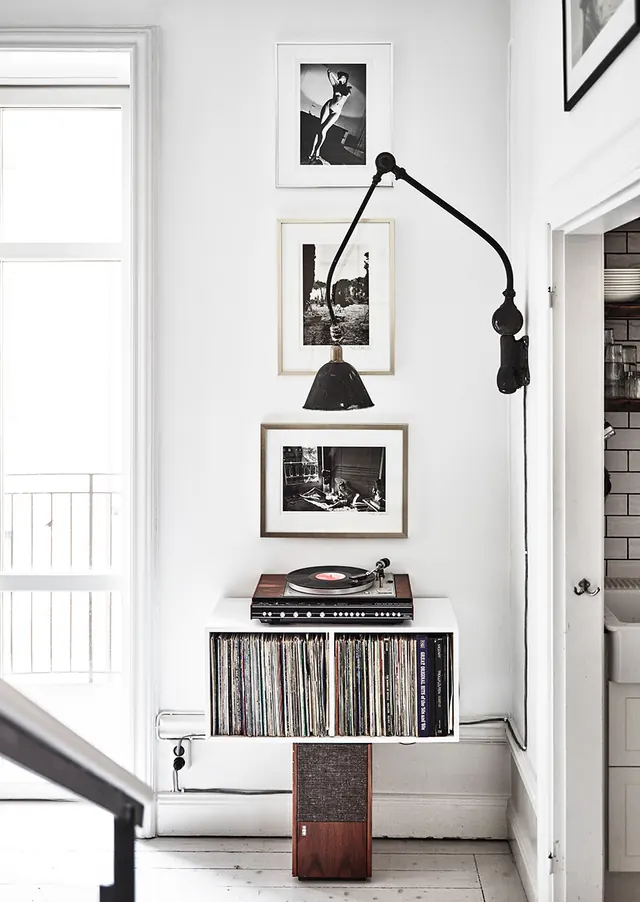 Interior Design Mockup with Framed Art, minimal, light-mode, monochrome