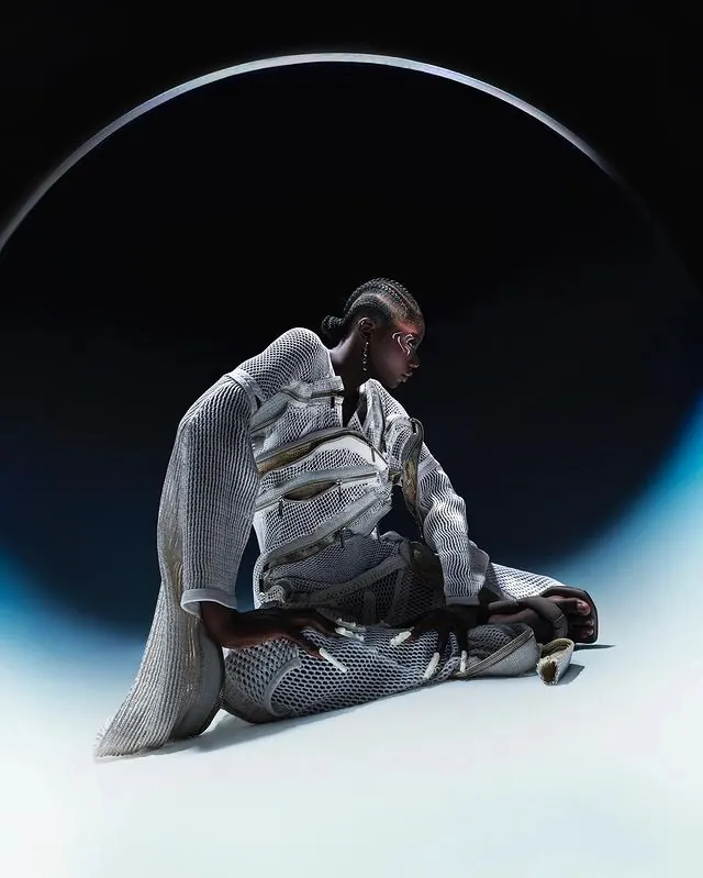 Futuristic Humanoid Figure