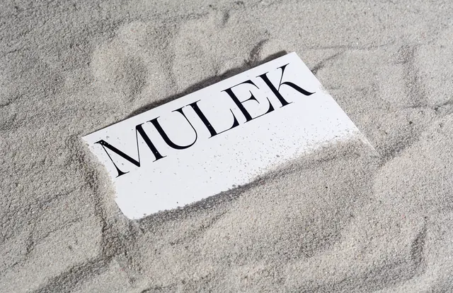 MULEK Sand Typography