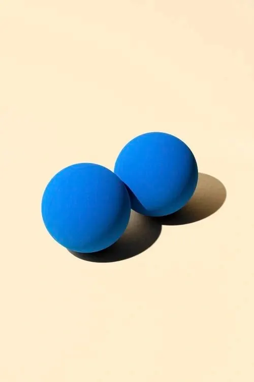 Blue Spheres on Beige Background, minimal, 3d-render, vibrant