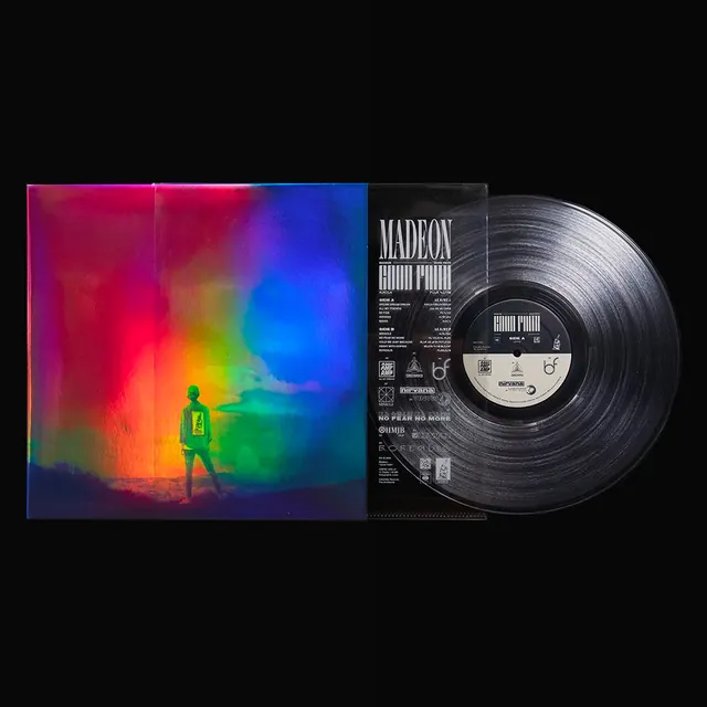 Abstract Gradient Album Artwork, gradient-heavy, abstract, vibrant
