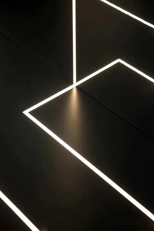 Linear Light Architecture, minimal, dark-mode, high-contrast