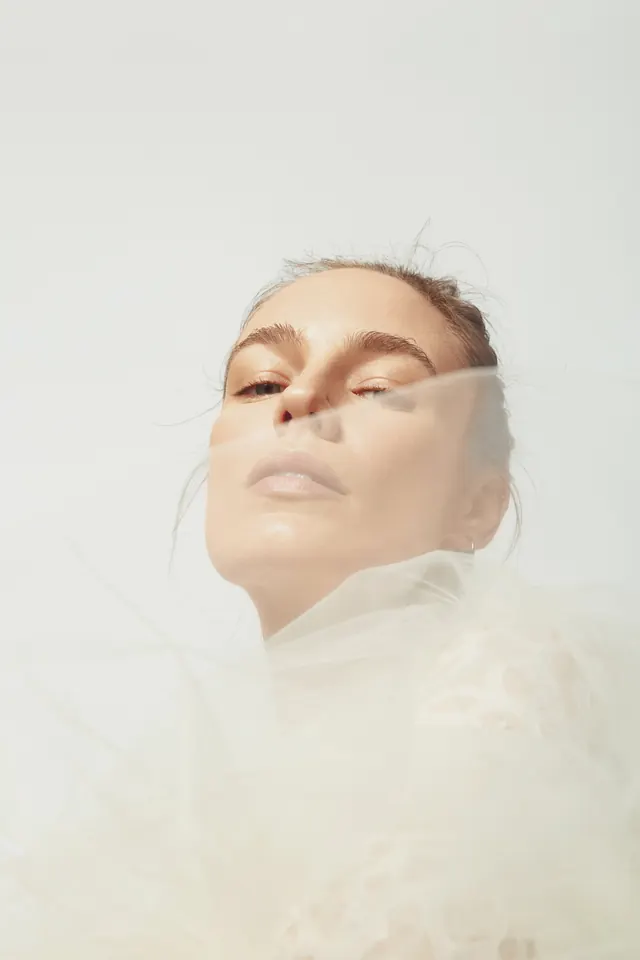 Ethereal Portrait, minimal, light-mode, light