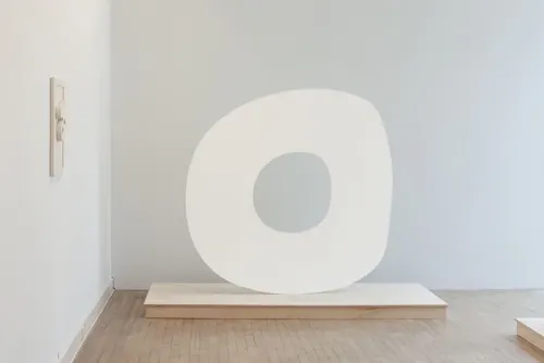 Minimalist Circular Sculpture, minimal, geometric, light