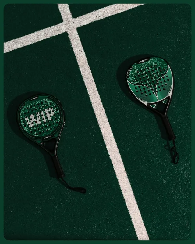Overhead tennis court flat-lay with symmetrical rackets, minimal, geometric, dark