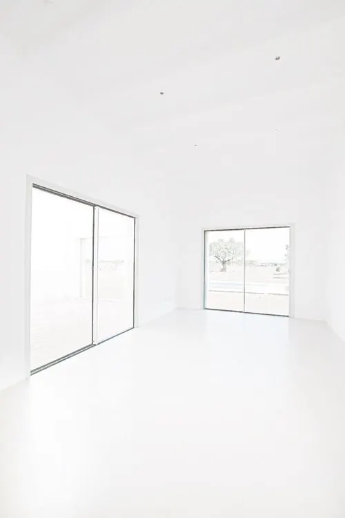 Minimalist Gallery Interior, minimal, light-mode, light