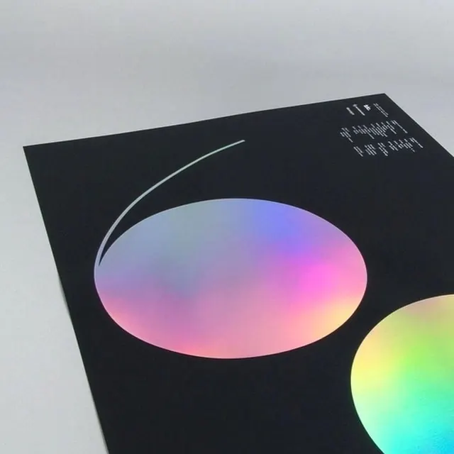 Iridescent Gradient Graphic, minimal, gradient-heavy, dark