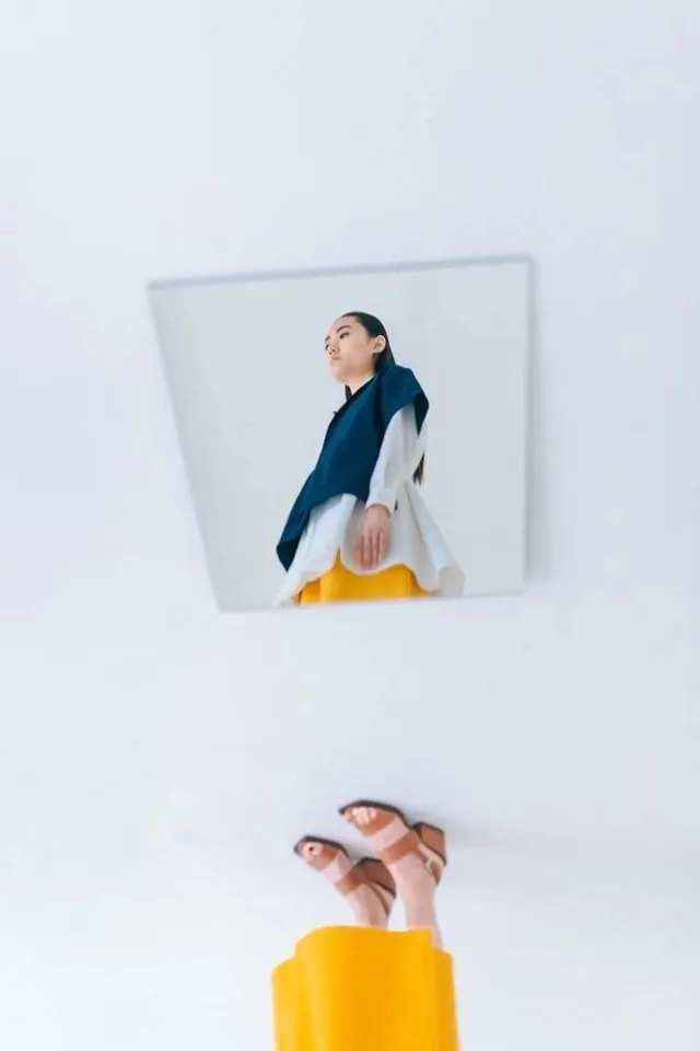 Minimalist Portrait Mockup, minimal, light-mode, light