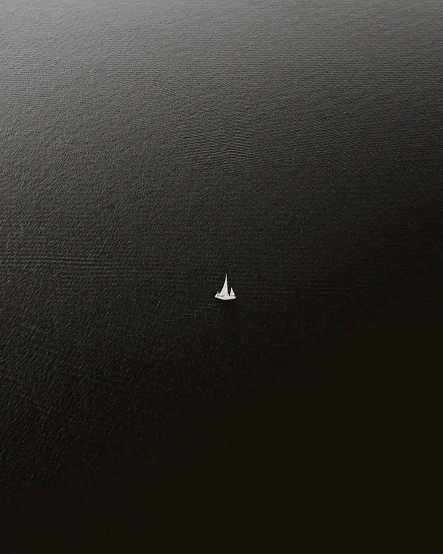 Minimalist Sailboat Icon, minimal, monochrome, dark