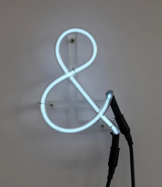 Neon Ampersand Sign, minimal, abstract, high-contrast