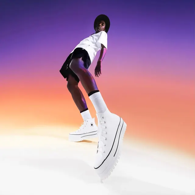Dynamic Athlete Motion Graphic, gradient-heavy, abstract, vibrant