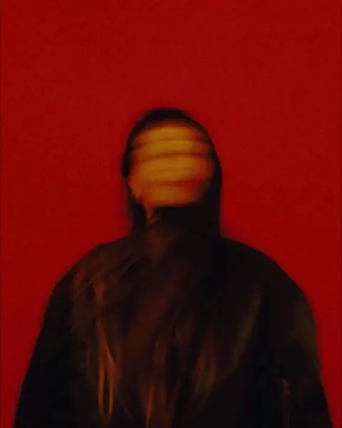 mGNqfoZ, photographic, dark