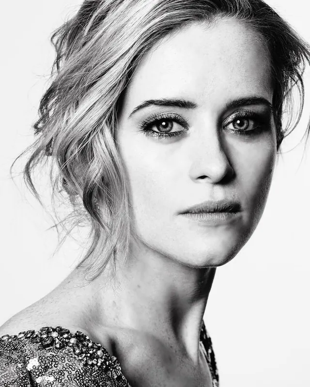 High-contrast monochrome portrait, monochrome, photographic, monochrome
