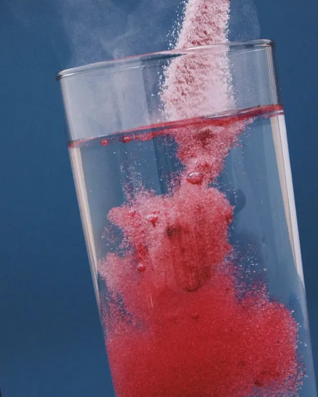 Product splash dissolving powder, photographic, minimalist, cool