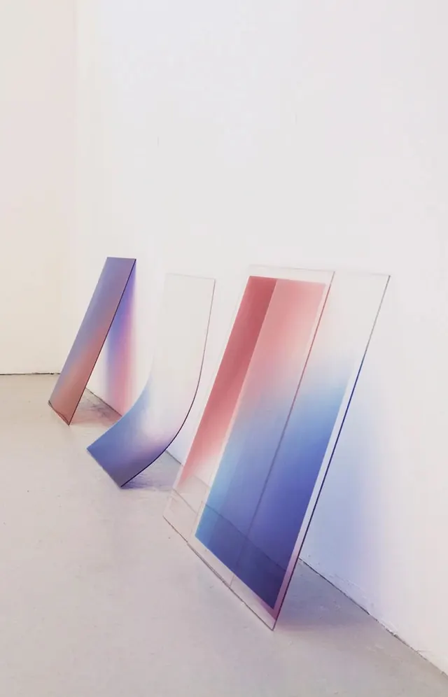 Gradient glass panel sculptures, 3d-render, minimal, gradient