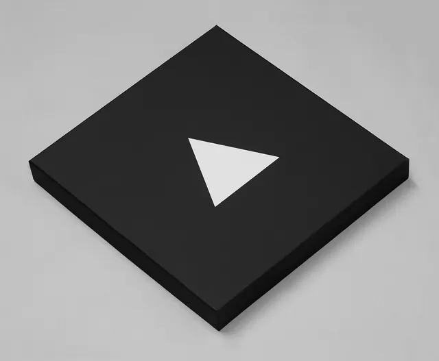 3D Play Button Icon, minimal, geometric, dark