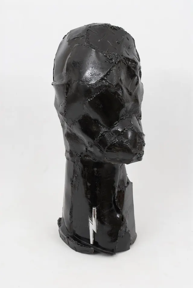 Abstracted sculptural head form, minimalist, brutalist, dark