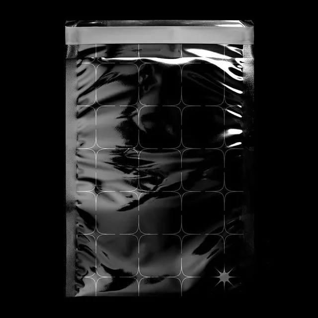 High-contrast monochromatic composition, monochrome, high-contrast, monochrome
