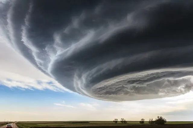 Supercell storm cloud formation, photographic, dramatic, dark