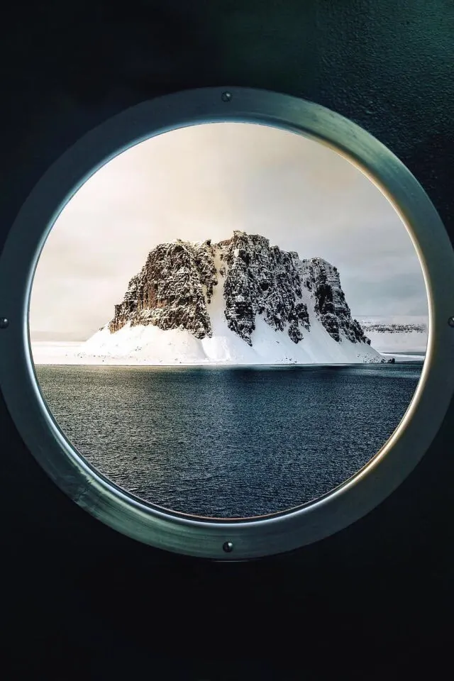 Circular Landscape View, minimal, monochrome, dark