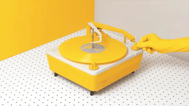 Yellow Record Player Illustration, 3d-render, minimal, vibrant