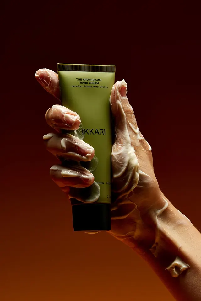 A lightweight treatment for supple, smooth hands., photographic, luxury, dark