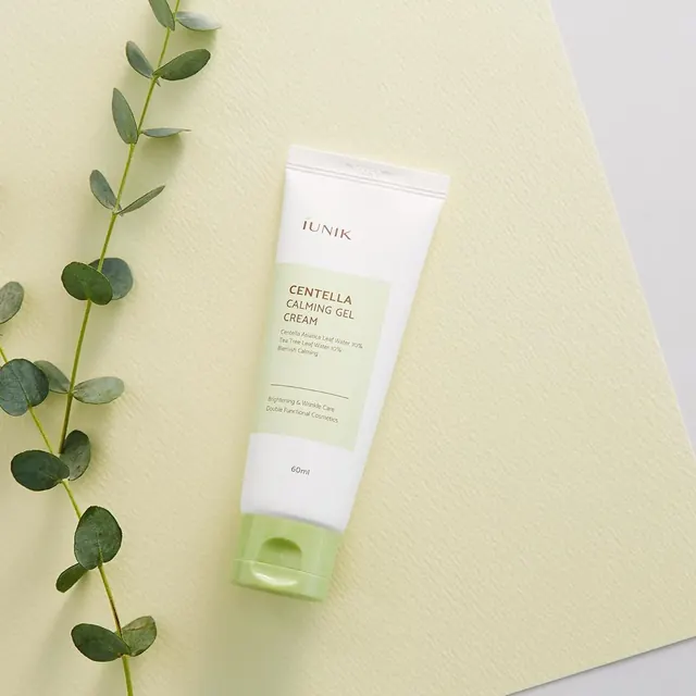 Centella Asiatica leaf water proven to moisturize and strengthen your skin, minimal, organic, light