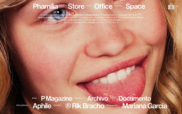 Mockup, high-contrast