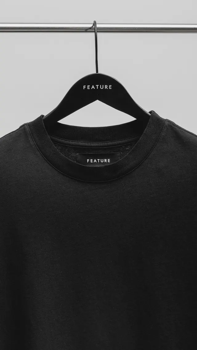 FEATURE HARING TEE, minimal, photographic, dark
