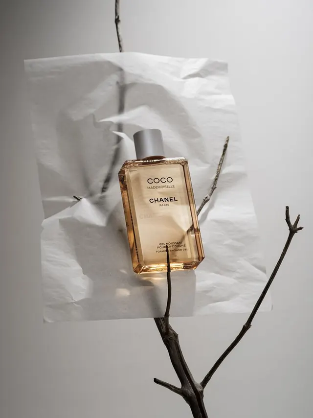 AUTUMN EscENTIALS 2019: The skin we live in. - Scentury, minimal, luxury, light