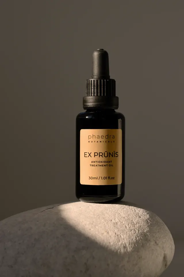 Minimal luxury photograph, minimal, luxury, dark