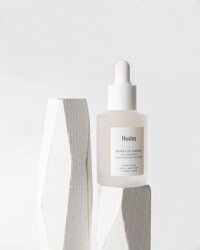 Minimal luxury photograph, minimal, luxury, light